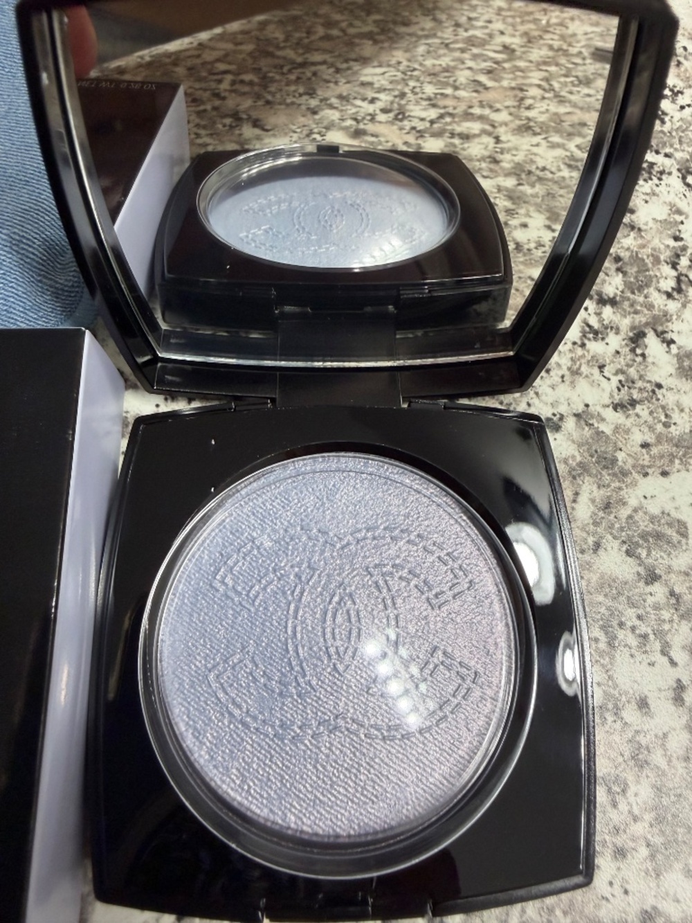 Chanel Coco Denim Illuminating Powder NIB - Picture 3 of 7